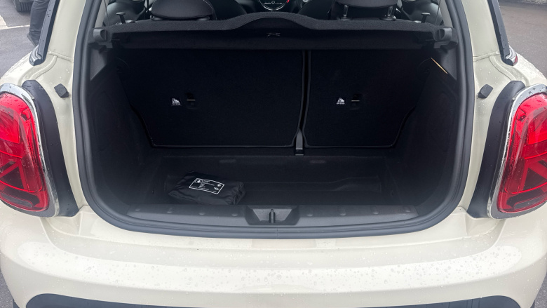 MINI Hatchback 1.5 Cooper Classic 3dr Auto Petrol Hatchback